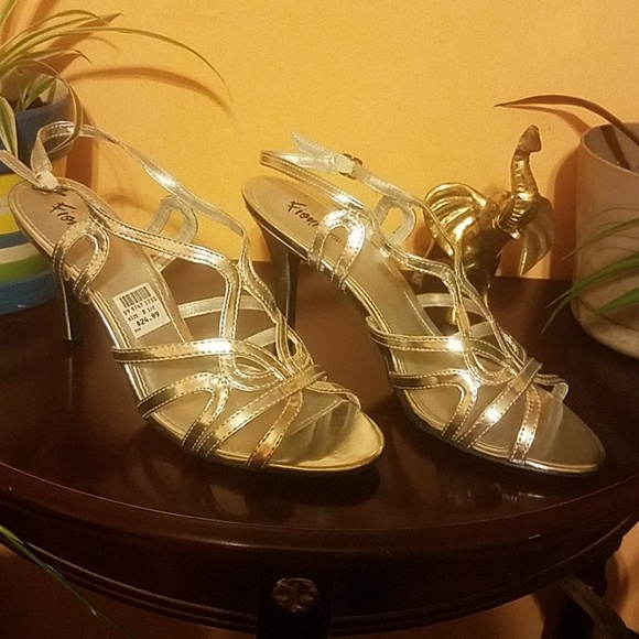 Shoes - Picture 2 of 4
